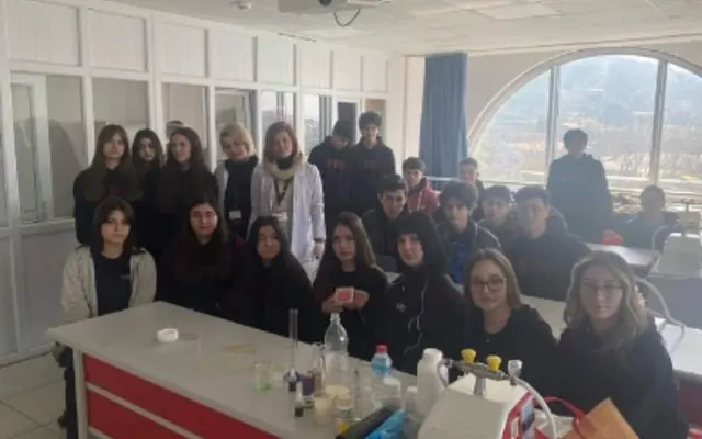 Kimya Laboratuvarından Gelen En Güzel Hediye: 8 Mart Kutlaması
