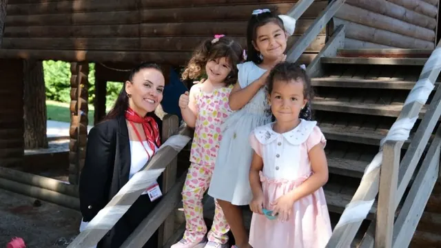 Anaokulu öğrencileri grup etkinliğinde
