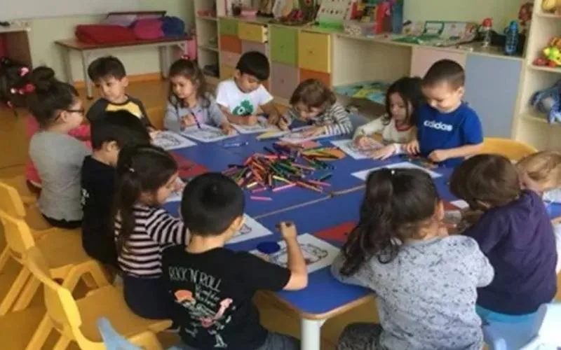 Bilim Ovası Anaokulu öğrencileri sınıfta oyun temelli etkinlikte