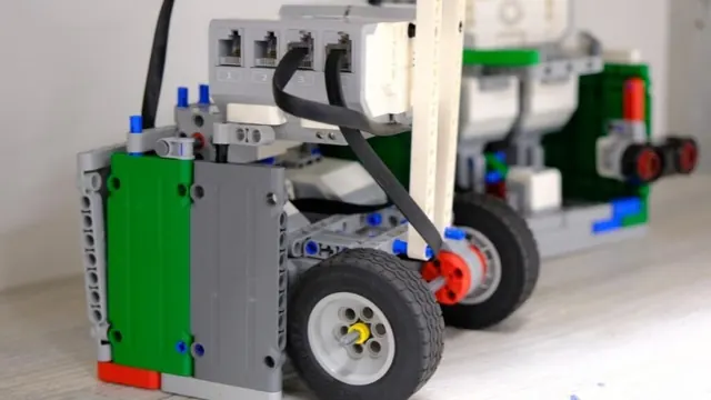 Bilişim atölyesinde robotik kodlama dersi
