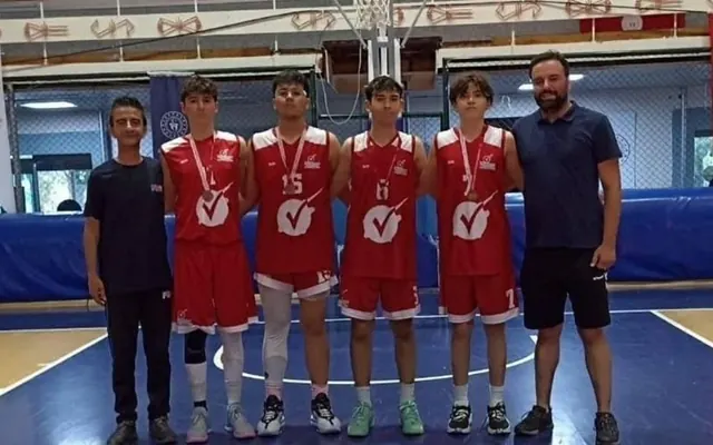 Genç Erkekler Basketbol Takımımızdan Gurur Veren Başarı: Manisa Grup İkinciliği!