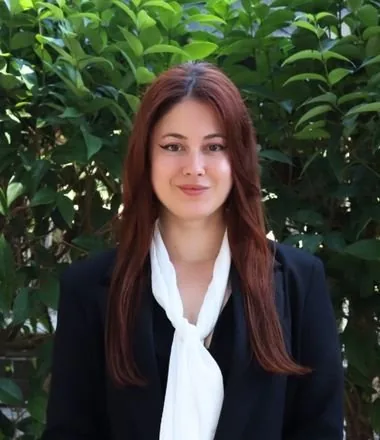 Hande Ertuğrul, İngilizce Öğretmeni — Anadolu ve Fen Lisesi