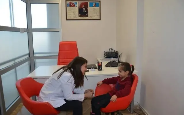 İlkokul rehberlik etkinliğinde öğrenciler