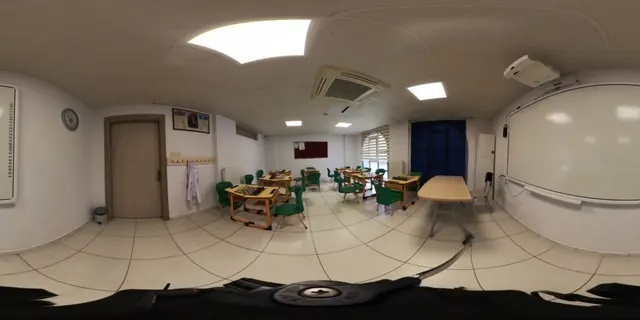 Satranç Kulübü öğrencileri satranç odasında turnuva oynuyor