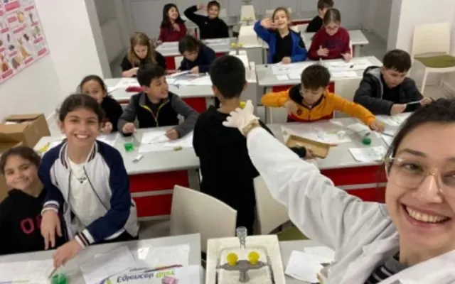 Su damlası yarışı fen etkinliğinde öğrenciler